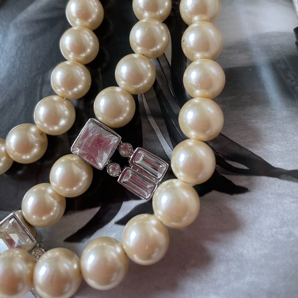New - bold Pearl & rhinestone statement necklace - Picture 4 of 7